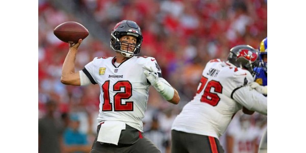 Tom Brady rikkoi kolme ennätystä yhdessä pelissä